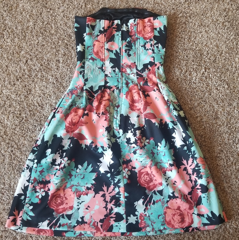New York & Company  Strapless Floral Dress - Picture 3 of 7
